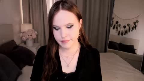 Effie Mur online show from June 25, 2026, 9:52 pm