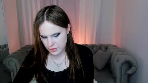 Effie Mur online show from June 26, 2026, 10:25 pm