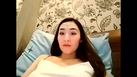 Effy online show from December 13, 2025, 7:53 pm