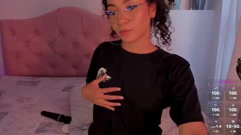 Snapshot of effy_cb chatting on December 20, 2024, 11:32 am effy online show from December 20, 2024, 11:32 am