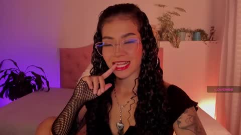 Snapshot of effy_cb chatting on January 27, 2025, 5:58 am effy online show from January 27, 2025, 5:58 am