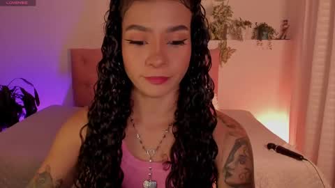 Snapshot of effy_cb chatting on February 19, 2025, 9:06 am effy online show from February 19, 2025, 9:06 am
