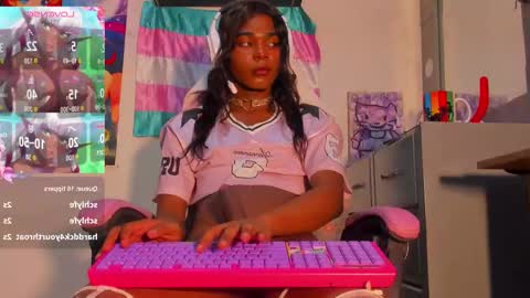 effy_marinn online show from September 30, 2025, 1:38 pm