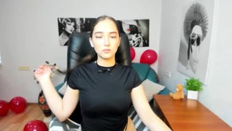 Effy Royse online show from February 16, 2026, 6:31 am