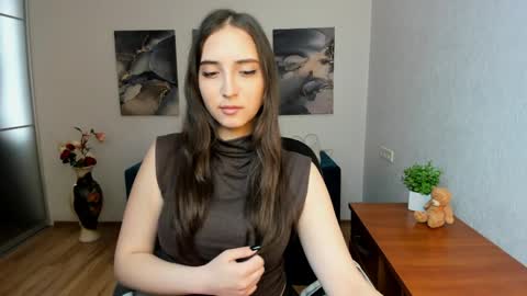 Effy Royse online show from April 5, 2026, 5:48 am