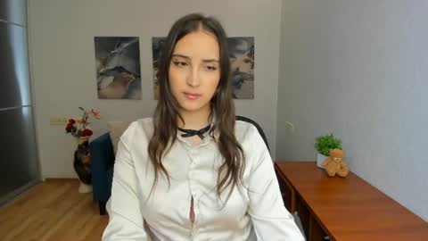 Effy Royse online show from June 18, 2026, 9:14 am
