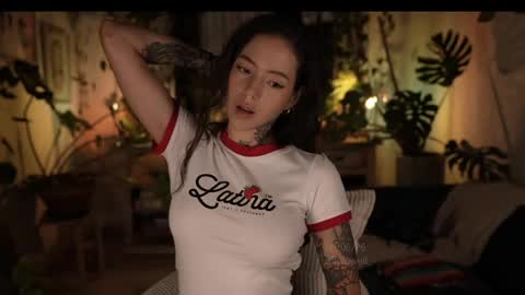 Effy online show from May 9, 2026, 1:22 am