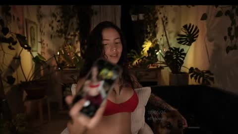 Effy online show from May 19, 2026, 1:11 am