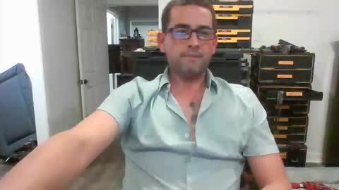 Snapshot of eguevara555500 chatting on April 15, 2026, 12:12 pm SilverBulture online show from April 15, 2026, 12:12 pm