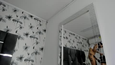 Snapshot of ehotloveaxxx chatting on February 26, 2025, 11:04 pm Valery online show from February 26, 2025, 11:04 pm