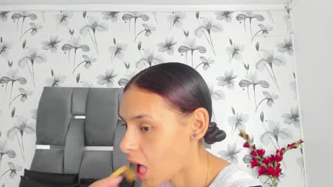 Snapshot of ehotloveaxxx chatting on September 16, 2025, 1:23 pm Valery online show from September 16, 2025, 1:23 pm