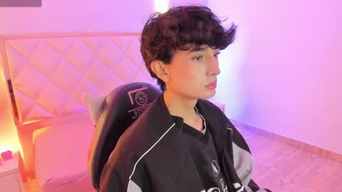Snapshot of eidan_tay chatting on April 1, 2026, 7:11 pm eidan_tay online show from April 1, 2026, 7:11 pm