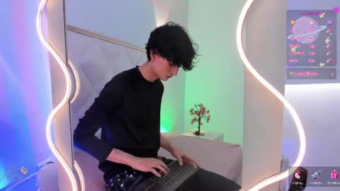 Snapshot of eidan_tay chatting on April 10, 2026, 7:29 pm eidan_tay online show from April 10, 2026, 7:29 pm