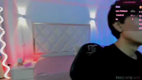 Snapshot of eidan_tay chatting on April 20, 2026, 7:37 pm eidan_tay online show from April 20, 2026, 7:37 pm