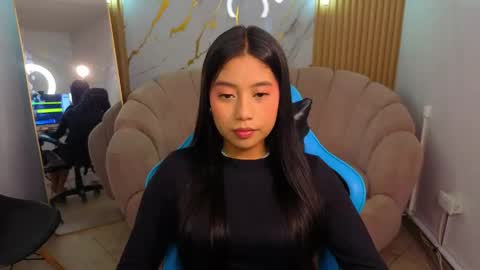 eimy18_b online show from May 4, 2026, 7:43 pm