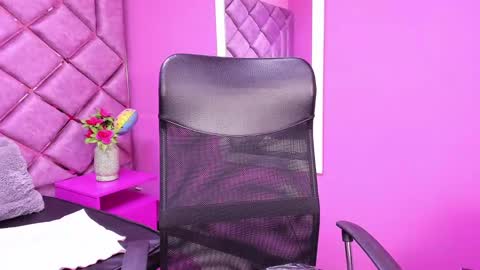 Snapshot of eimy_cutte chatting on February 18, 2025, 12:17 pm eimy_cutte online show from February 18, 2025, 12:17 pm