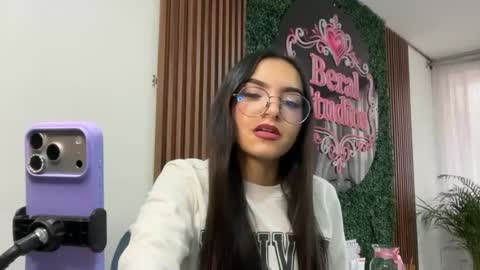 eimy_rosse18 online show from May 4, 2026, 1:18 pm
