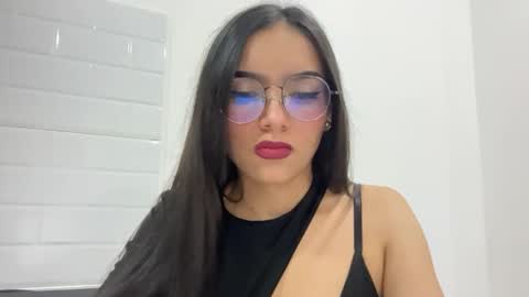 eimy_rosse18 online show from May 5, 2026, 1:52 pm