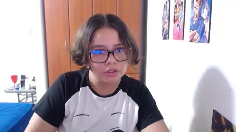Snapshot of eimy_saenzz chatting on October 25, 2025, 11:32 pm eimy_saenzz online show from October 25, 2025, 11:32 pm