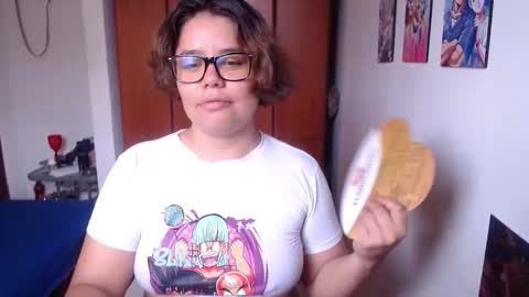 eimy_saenzz online show from November 10, 2025, 3:33 pm