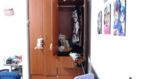 eimy_saenzz online show from April 25, 2026, 1:41 am