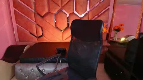 Eimy online show from November 10, 2025, 2:16 pm