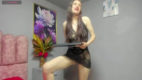 eiralovee online show from April 6, 2026, 7:37 pm