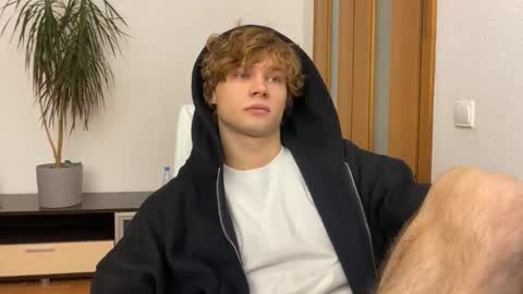 Snapshot of eitanhere chatting on December 12, 2024, 2:22 pm Eitan online show from December 12, 2024, 2:22 pm