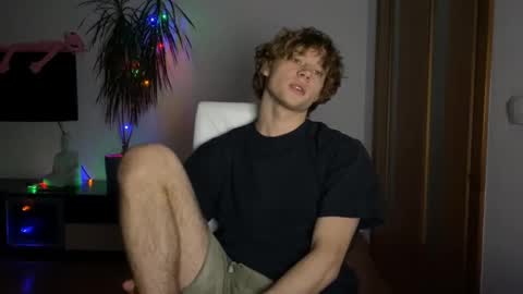 Snapshot of eitanhere chatting on December 26, 2024, 12:38 pm Eitan online show from December 26, 2024, 12:38 pm