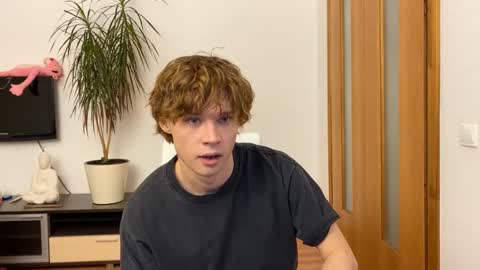 Snapshot of eitanhere chatting on January 17, 2025, 1:46 pm Eitan online show from January 17, 2025, 1:46 pm