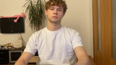 Snapshot of eitanhere chatting on January 31, 2025, 5:32 pm Eitan online show from January 31, 2025, 5:32 pm