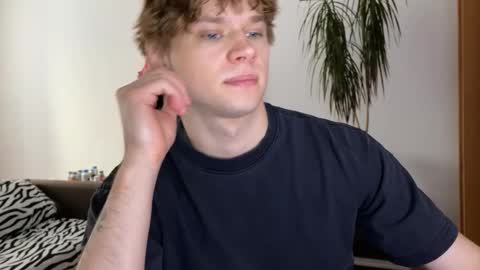 Snapshot of eitanhere chatting on February 25, 2025, 12:24 pm Eitan online show from February 25, 2025, 12:24 pm