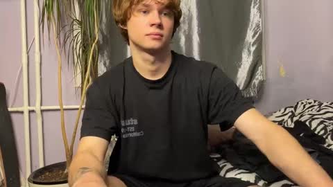 Snapshot of eitanhere chatting on November 4, 2025, 3:00 pm Eitan online show from November 4, 2025, 3:00 pm