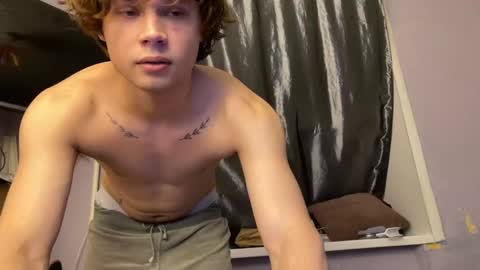 Snapshot of eitanhere chatting on November 5, 2025, 5:13 pm Eitan online show from November 5, 2025, 5:13 pm