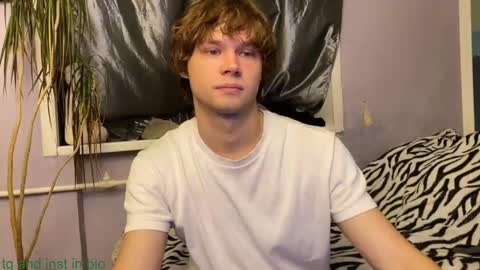 Snapshot of eitanhere chatting on November 7, 2025, 5:24 pm Eitan online show from November 7, 2025, 5:24 pm