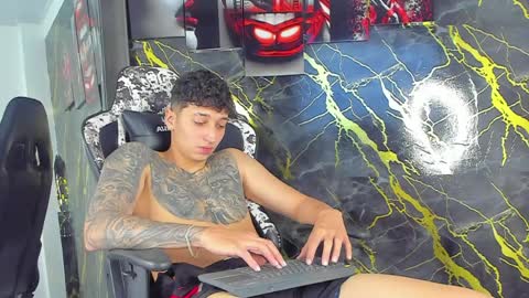 Snapshot of eithan__boy chatting on April 1, 2026, 2:47 pm Eithan online show from April 1, 2026, 2:47 pm