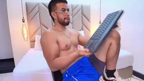 Eithan Connor online show from March 12, 2025, 3:07 pm