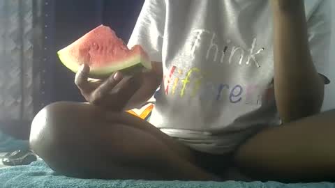 Snapshot of el_petite chatting on October 1, 2025, 6:03 pm petite online show from October 1, 2025, 6:03 pm