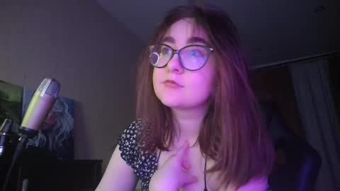 If you like it when I meow give me a thumbs up online show from February 20, 2025, 4:25 pm