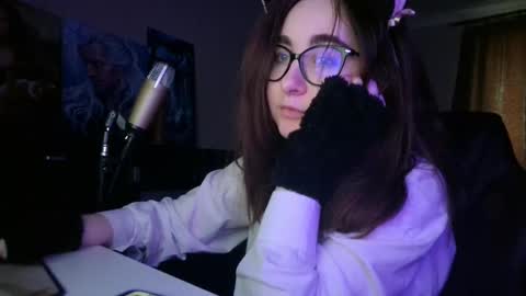 If you like it when I meow give me a thumbs up online show from March 3, 2025, 3:42 pm