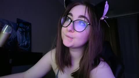 If you like it when I meow give me a thumbs up online show from March 4, 2025, 3:59 pm