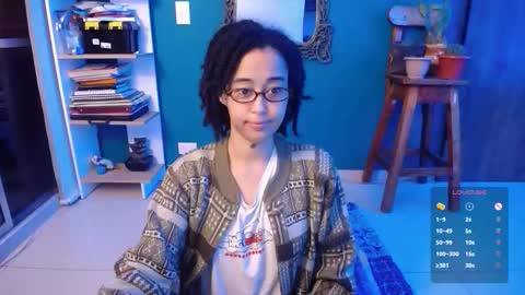 Ela  Help me reach 100 thumbs up online show from October 26, 2025, 7:47 am