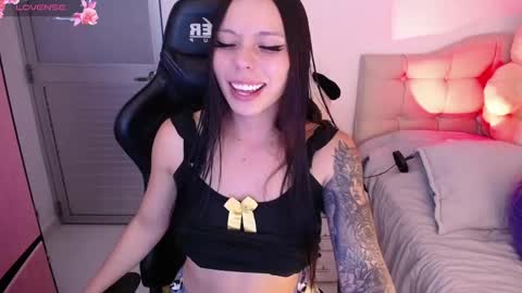 Ela online show from September 18, 2025, 3:52 am