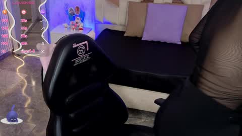 ela_tay1 online show from April 4, 2026, 7:11 pm