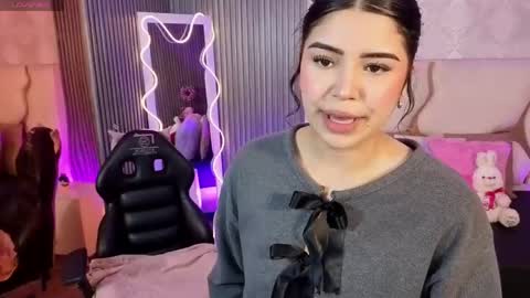 ela_tay1 online show from April 14, 2026, 7:09 pm