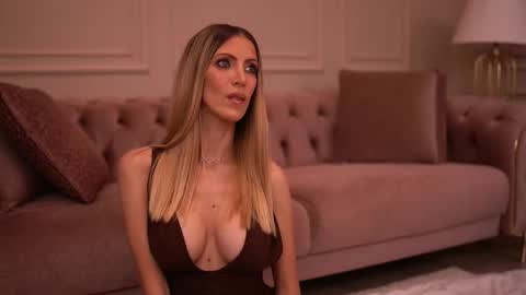 Ella online show from October 24, 2025, 4:31 am