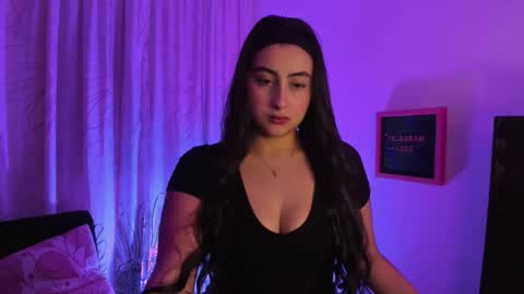 Snapshot of elaia222 chatting on October 24, 2025, 3:58 am Elaia online show from October 24, 2025, 3:58 am