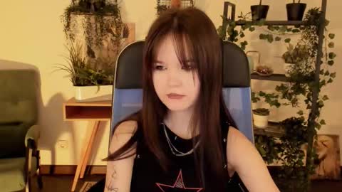 Snapshot of elainebeness chatting on March 3, 2026, 7:31 pm Your sweet girl online show from March 3, 2026, 7:31 pm