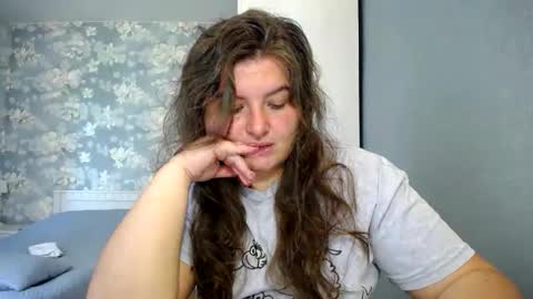 Elanis online show from May 19, 2026, 12:00 pm