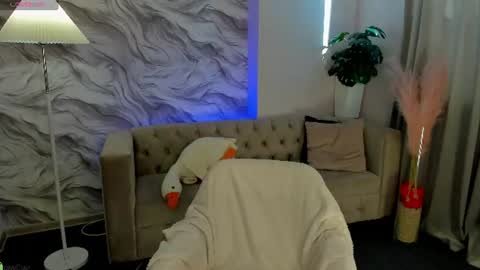 Elly online show from July 6, 2026, 3:03 am